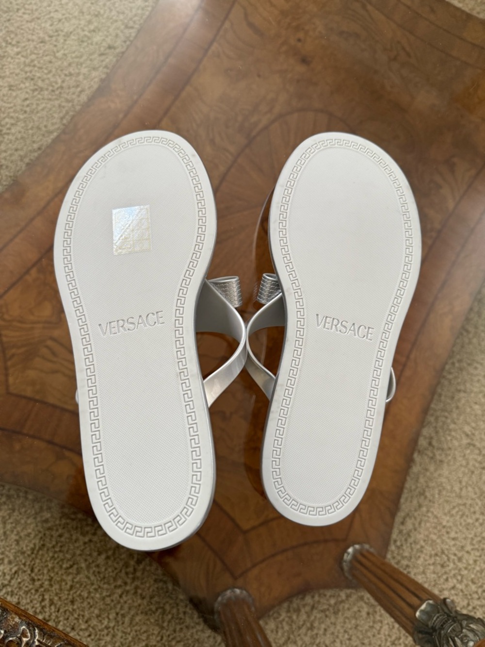 🩶 Versace Palazzo Silver Metallic Ribbon Bow Medusa Flip Flops Sandal 9 🩴 - Picture 4 of 7